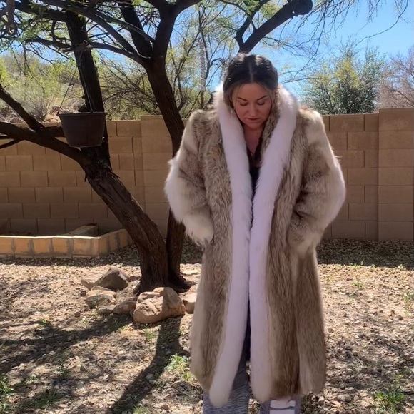 Luxurious Fur full length Coat - Picture 3 of 12